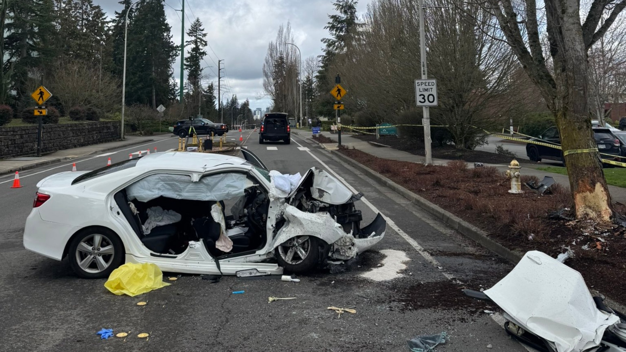 2 injured in Bellevue crash, road shut