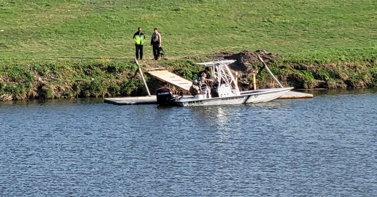 Efforts continue to find child after car plunges into Trinity River; 1 woman in hospital