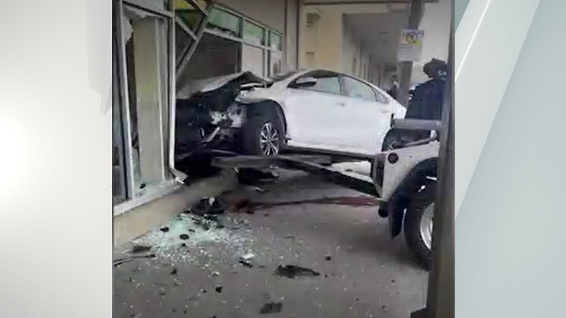 Car crashes into Dollar Tree in Harrisburg