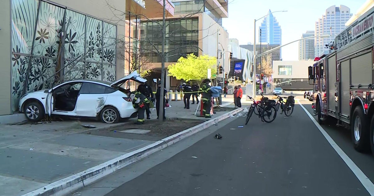 Car crashes into downtown Sacramento medical office, 3 pedestrians hit by debris
