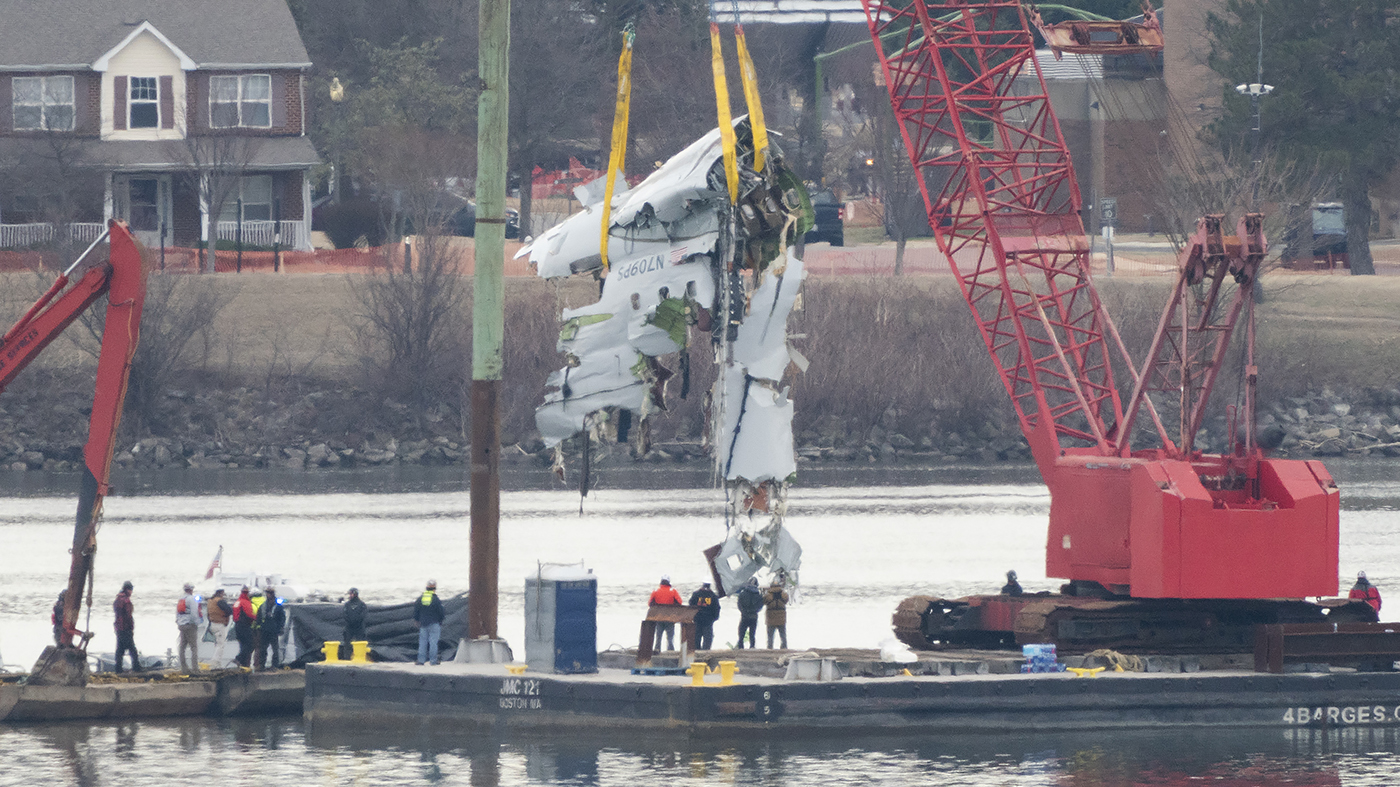 House Democrats urge Pentagon to decrease air traffic near DCA post fatal crash.