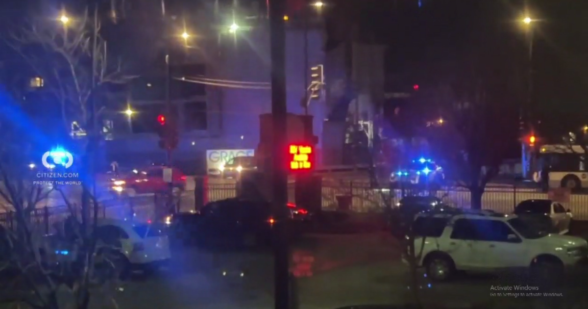 Man dead, woman in critical condition after crash on Chicago's Southwest Side