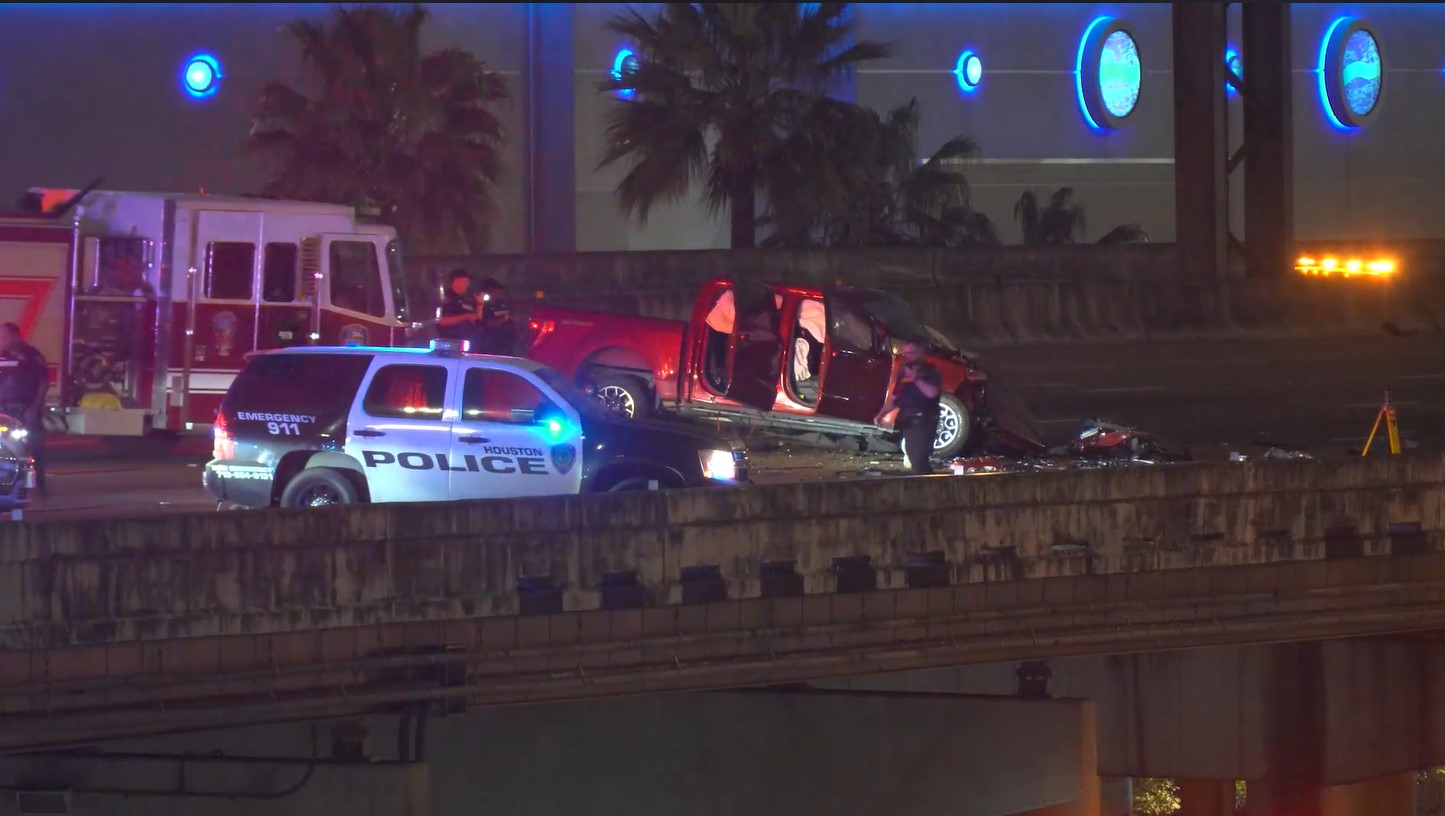 North Freeway crash: Mother, 10-year-old son killed; 4 others injured