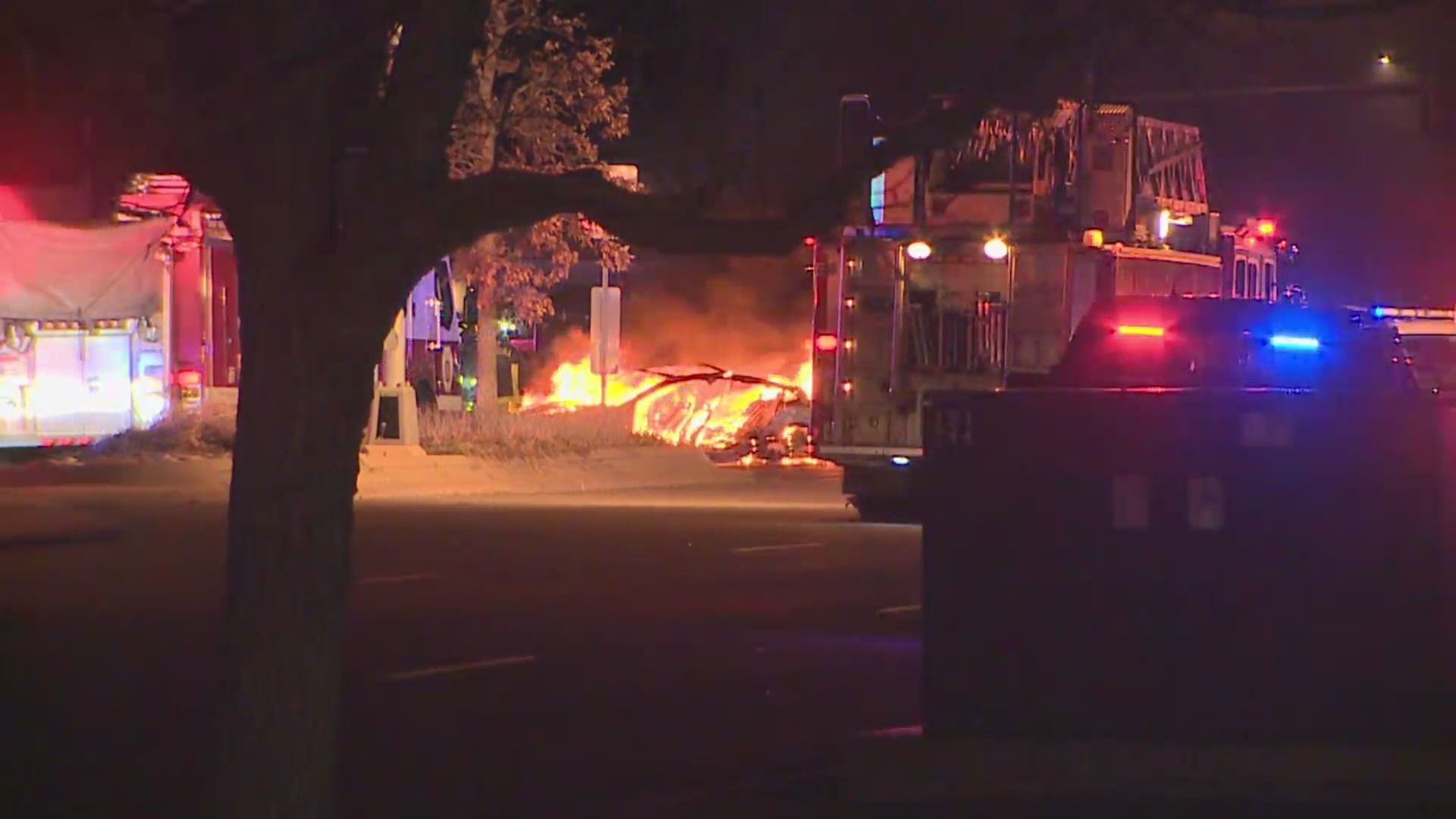 6 injured in fiery multi-car crash involving police cruiser that closed Alameda, Buckley