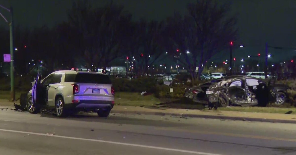 1 dead, 5 injured after crash near Chicago Midway Airport