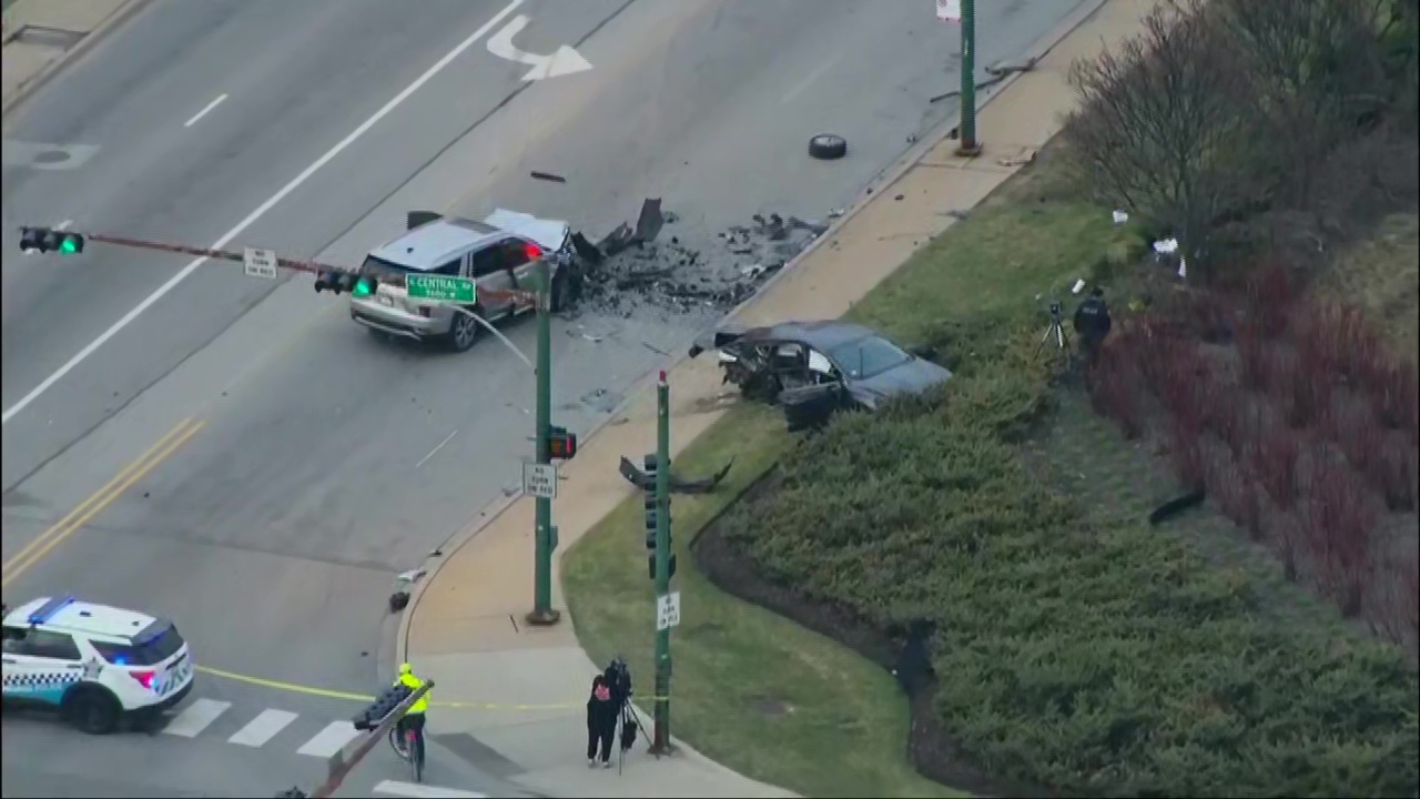 Crash near Midway Airport leaves 1 dead, 5 injured