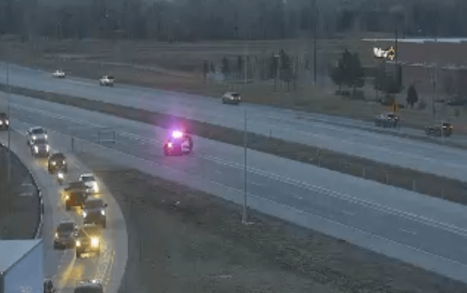 I-25 closed after driver flees 2-car crash on I-25 and is killed in crash with 3rd car