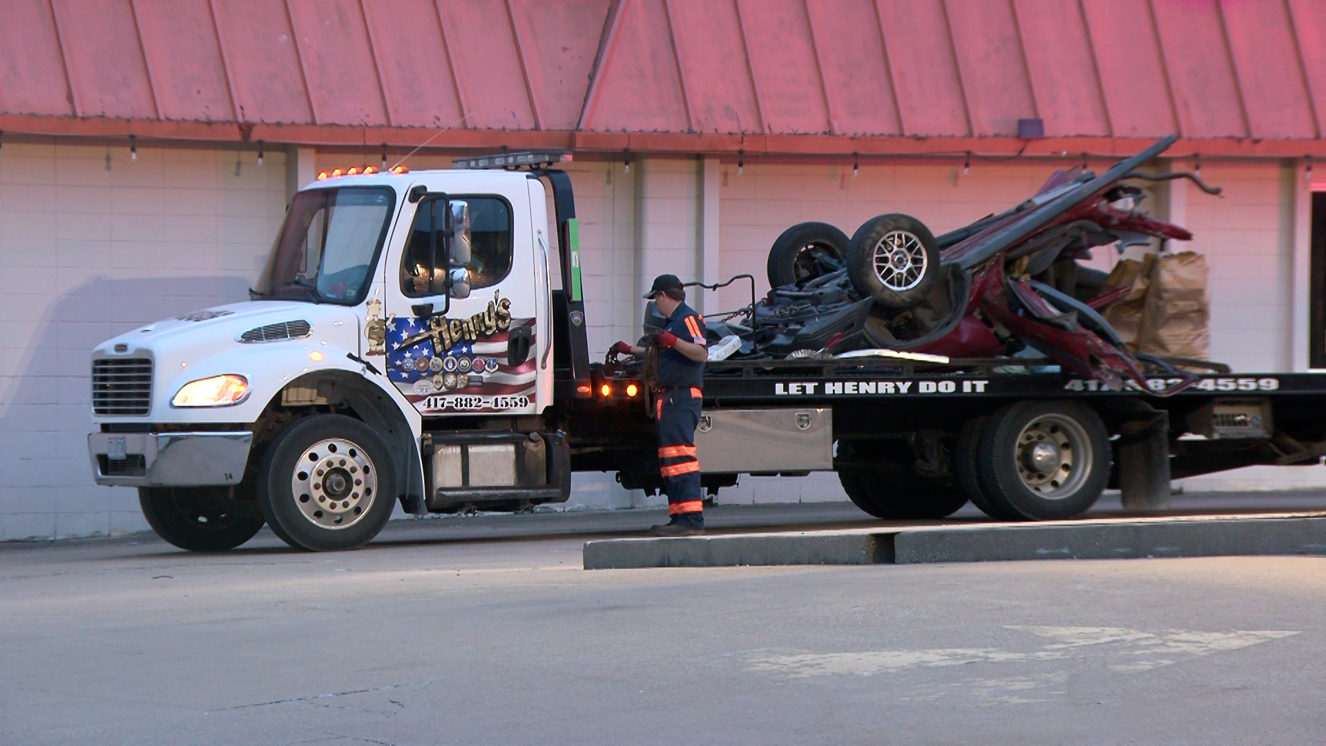 Early morning Glenstone crash results in two deaths - KOLR