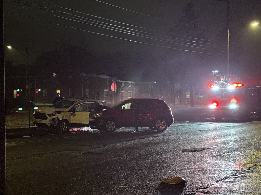 Car accident on Norton St., police presence