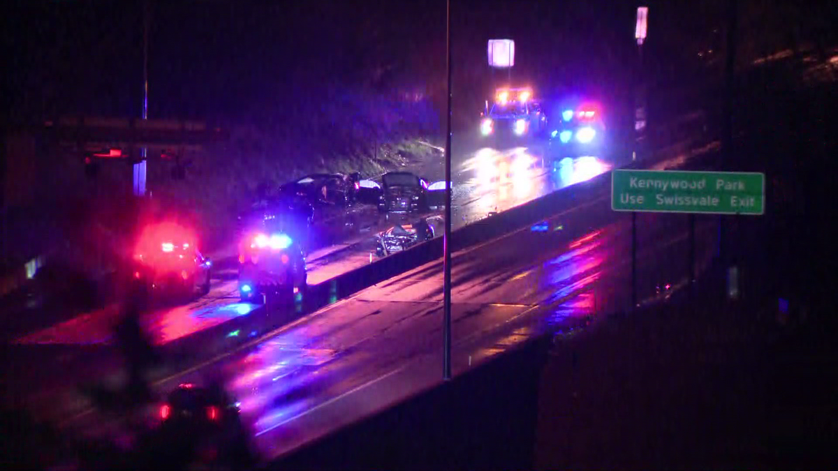 Multi-vehicle crash shuts down inbound Parkway East near Squirrel Hill Tunnel