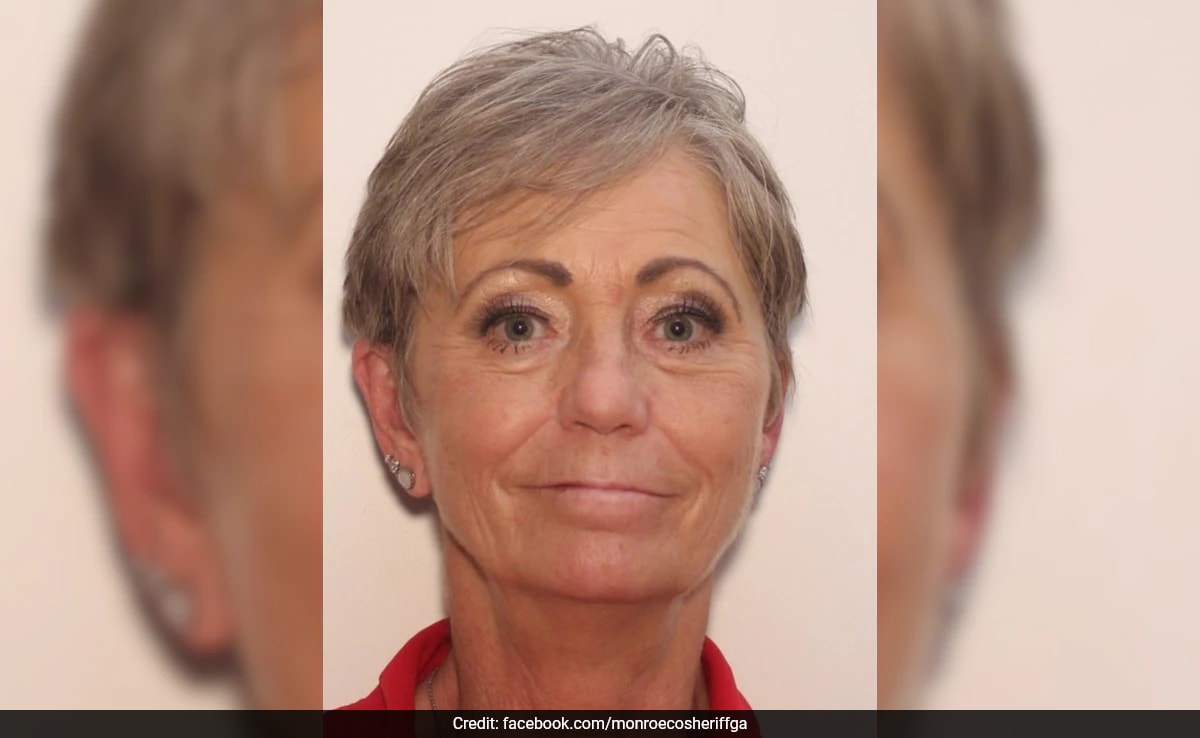 Woman in US survives car crash but dies falling into concealed deep hole