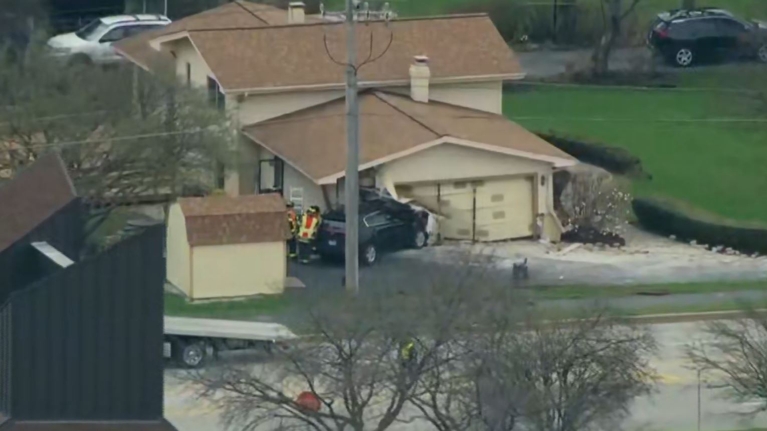 Video: Vehicle collides with residence in Orland Park