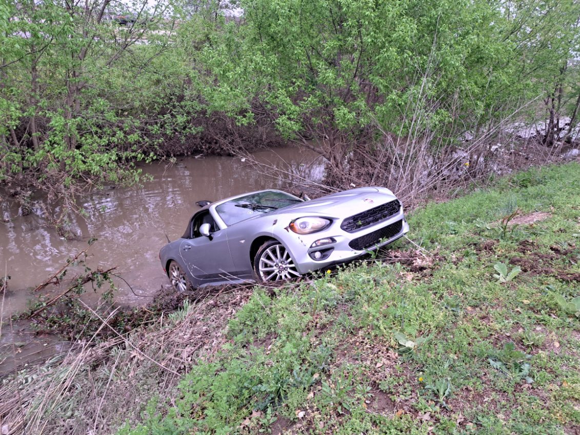 81-year-old Arkansas man survives car accident in flooded ditch