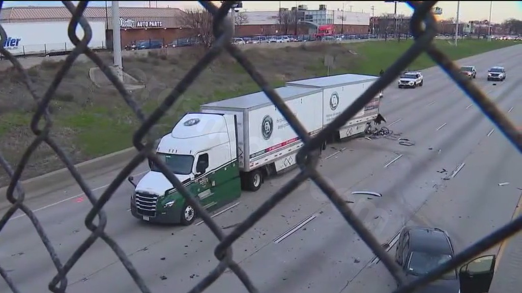 Accident on Chicago's South Side closes lanes on I-94, according to ISP