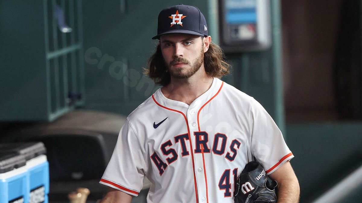 Astros' Spencer Arrighetti fractures thumb during unusual batting practice mishap