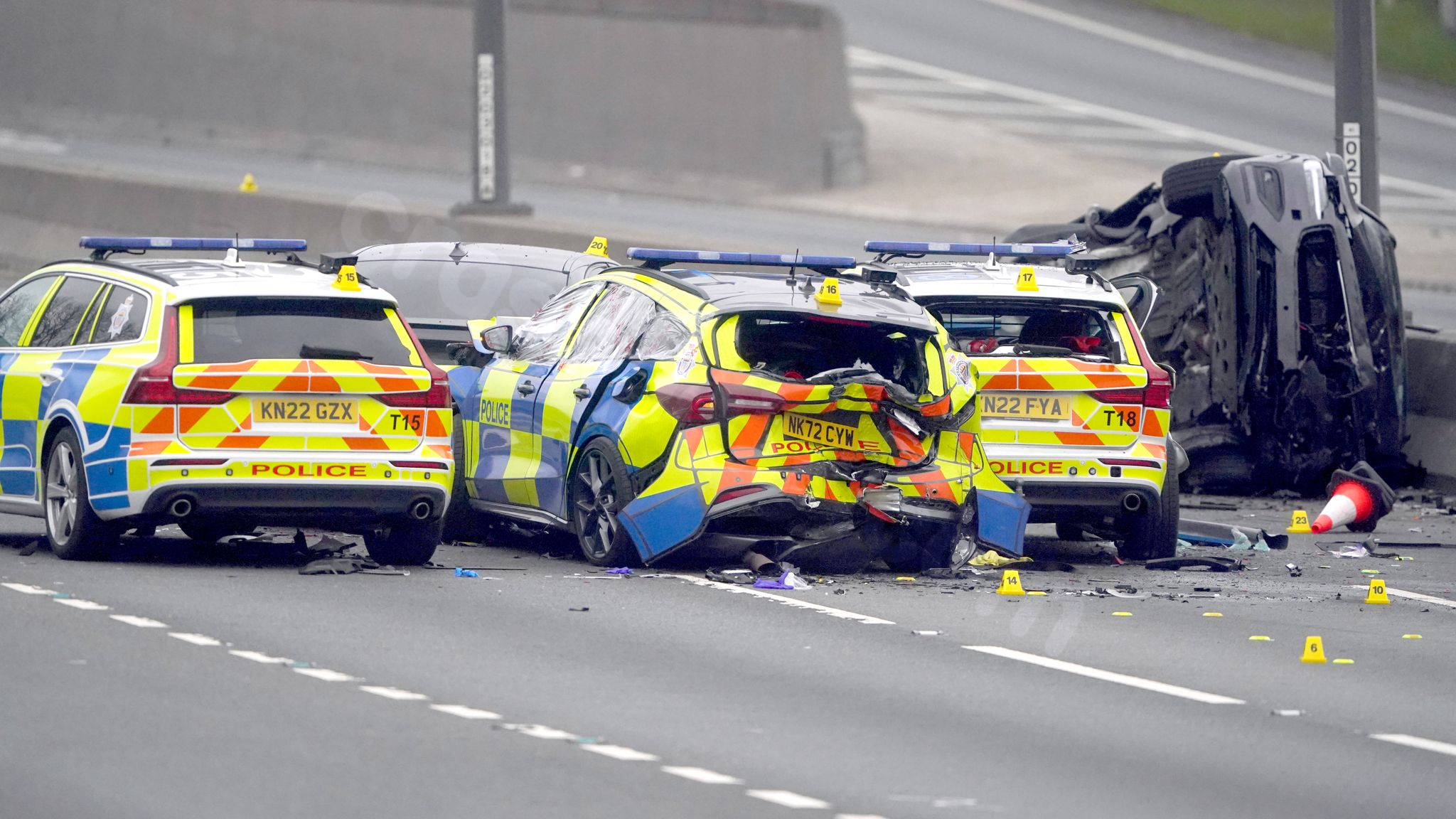 Five-car accident with four police cars closes A1.