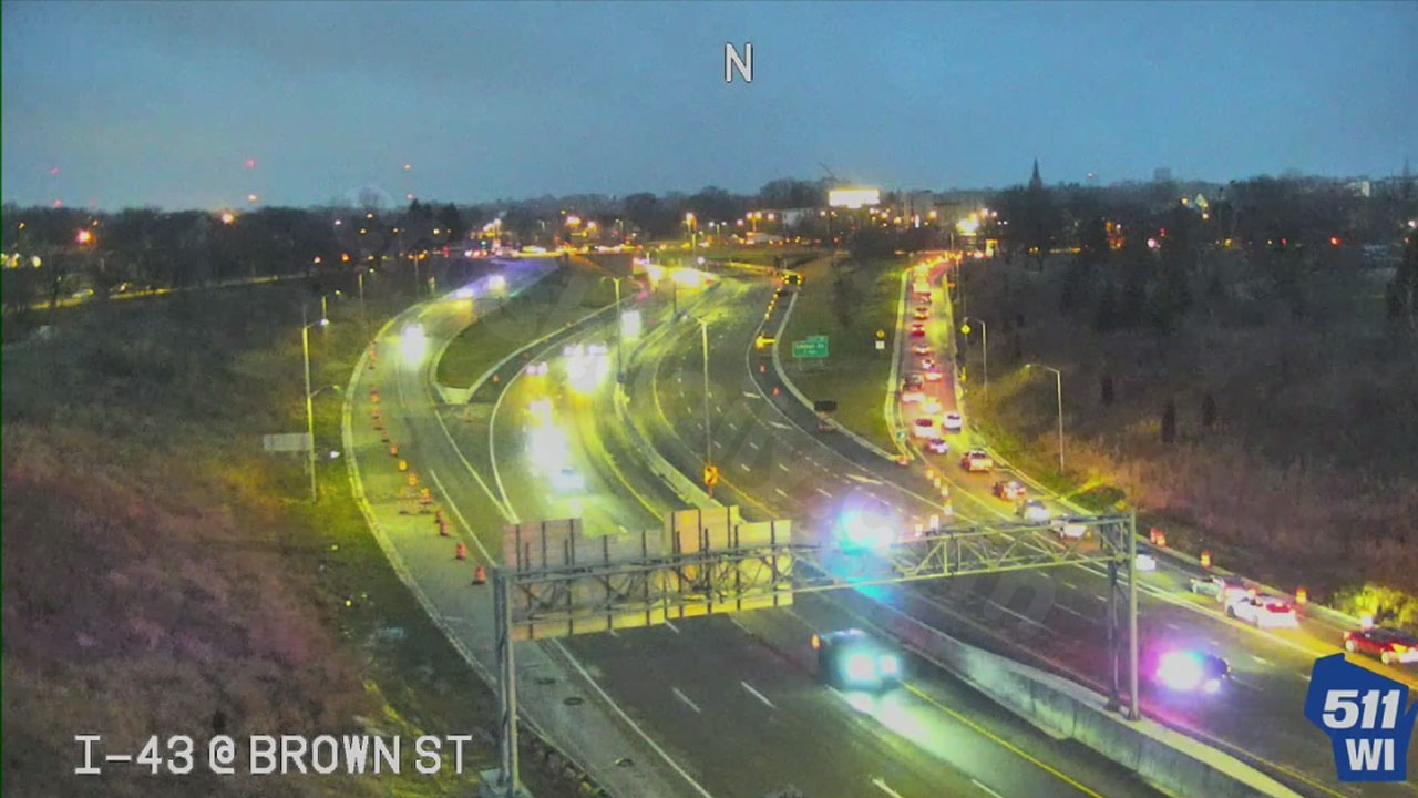 Milwaukee I-43 wreck results in fatality; North Avenue lanes shut.