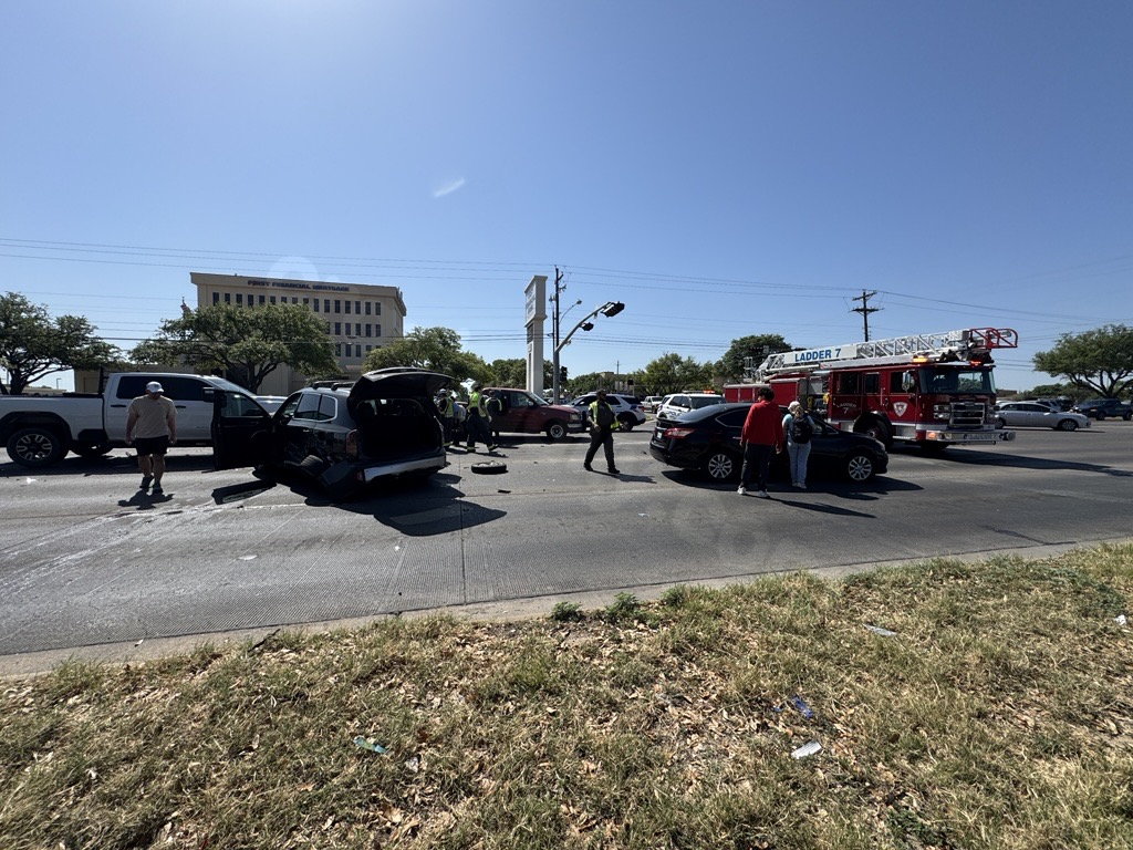 Traffic jam caused by 5-car crash at intersection