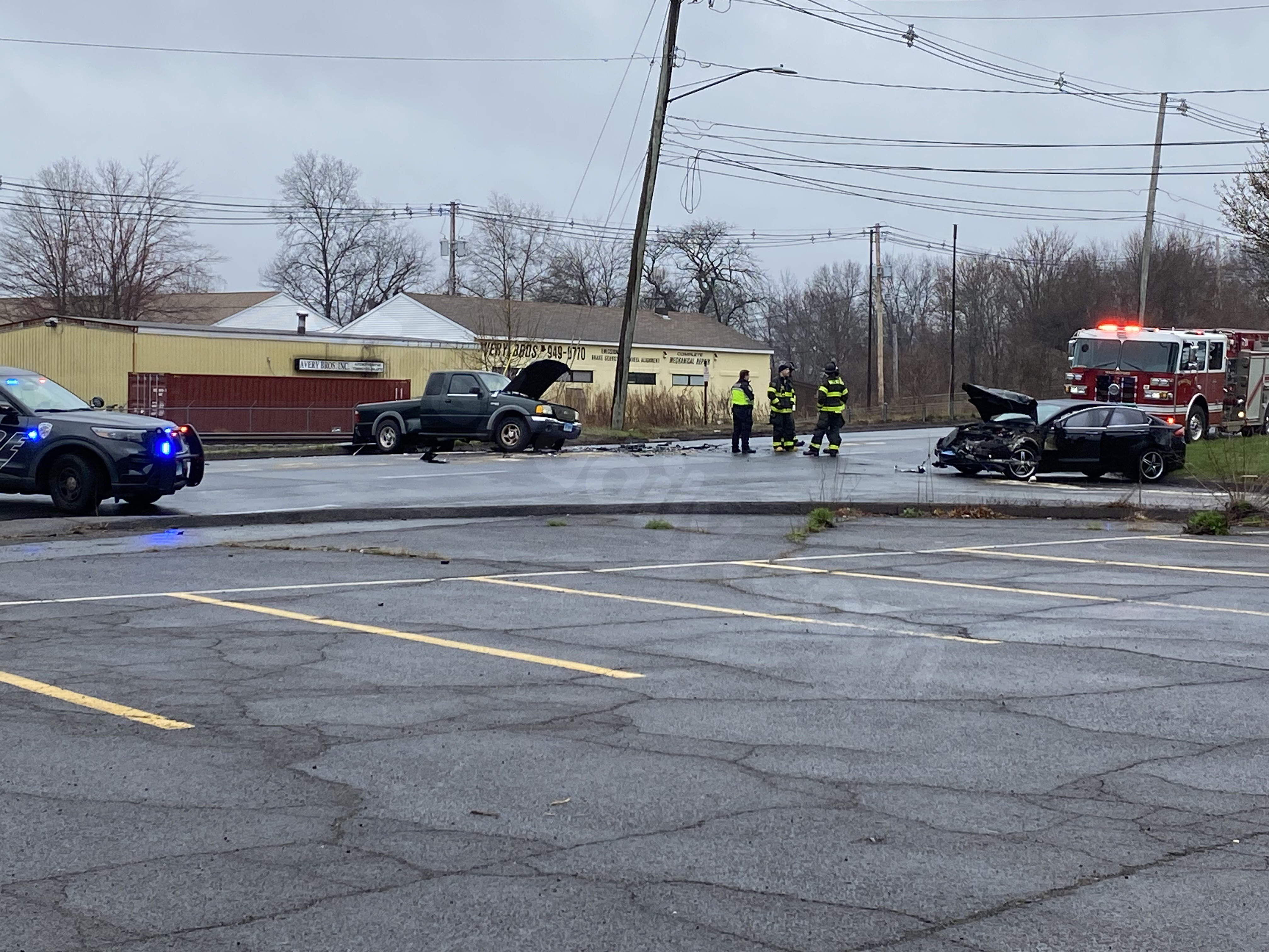 Two people injured in car crash in Wallingford