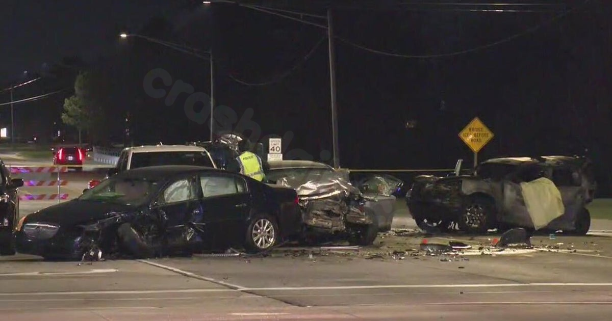 Fatal crash in Sterling Heights involving 6 vehicles