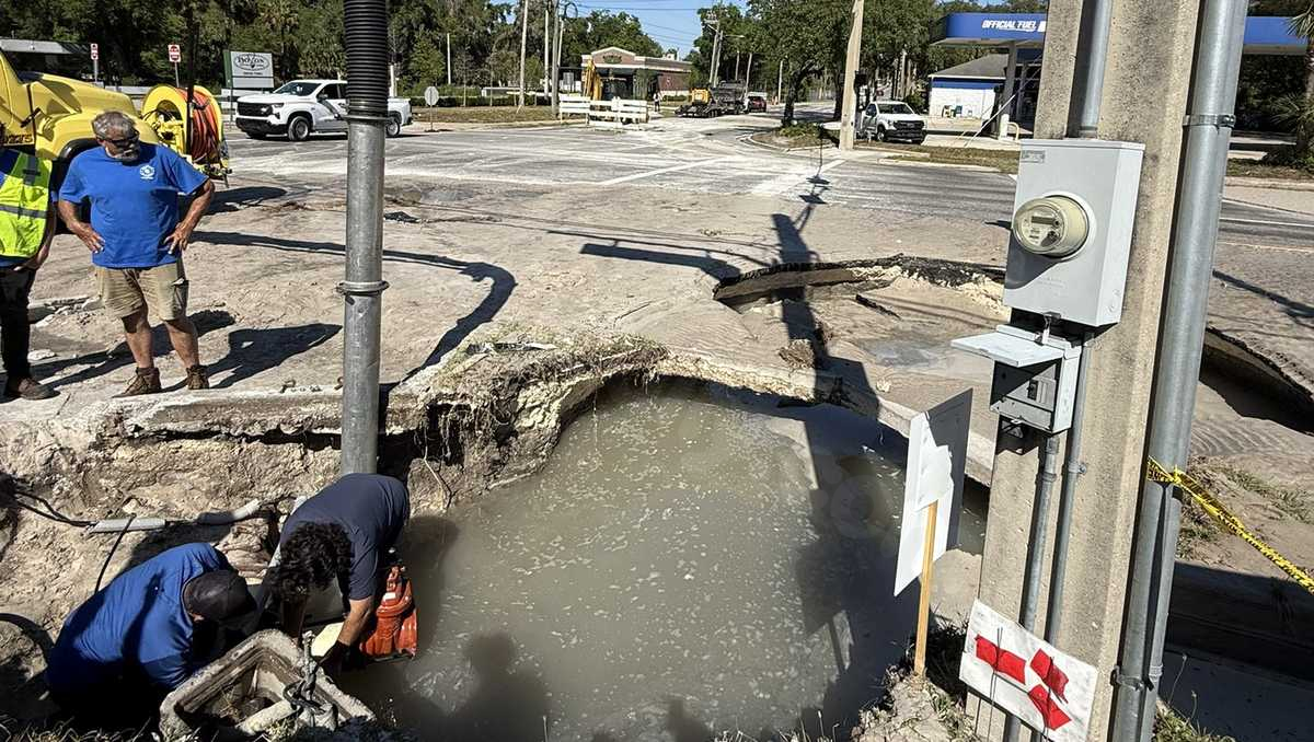 Intersection in Deland closed due to car crash