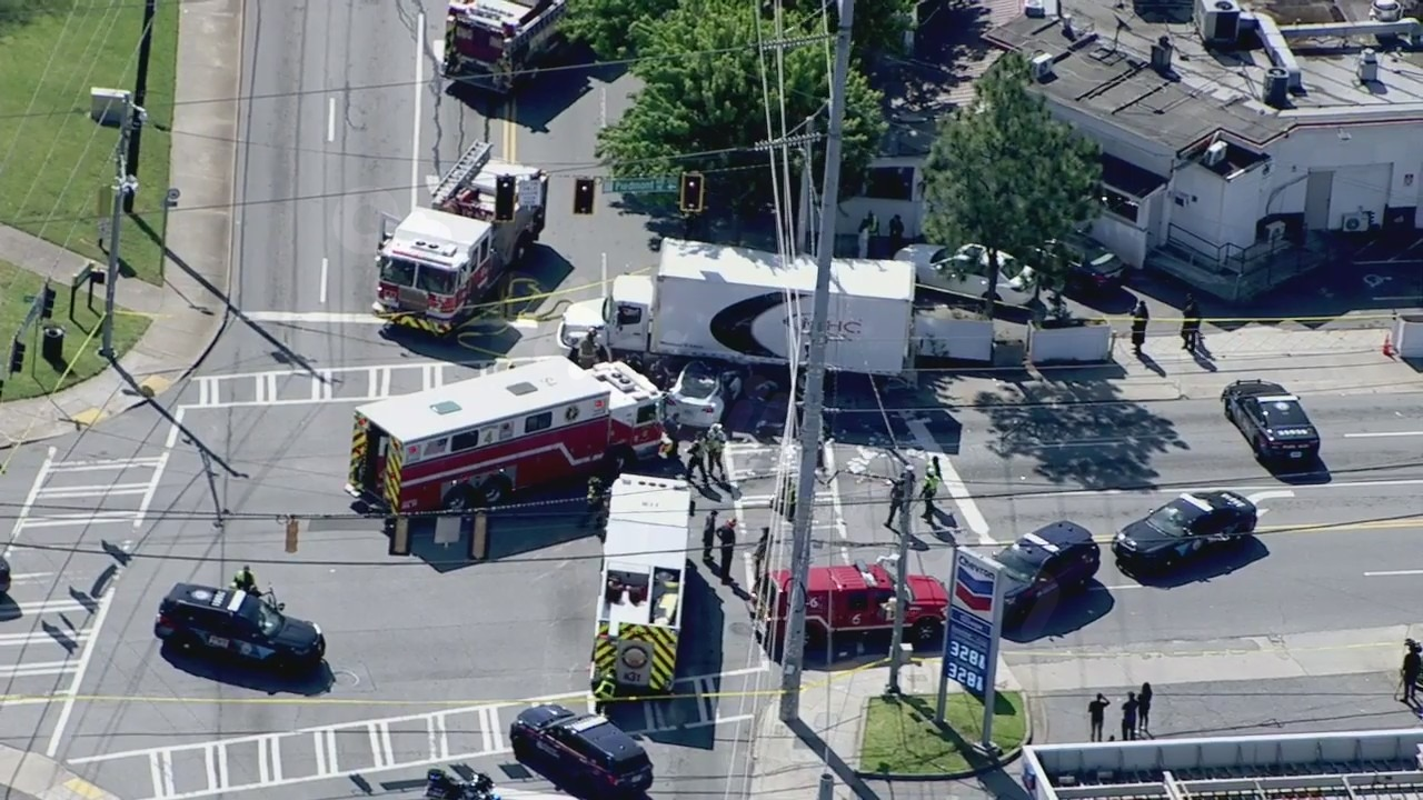 1 dead after crash near Piedmont Avenue, Monroe Drive in Atlanta