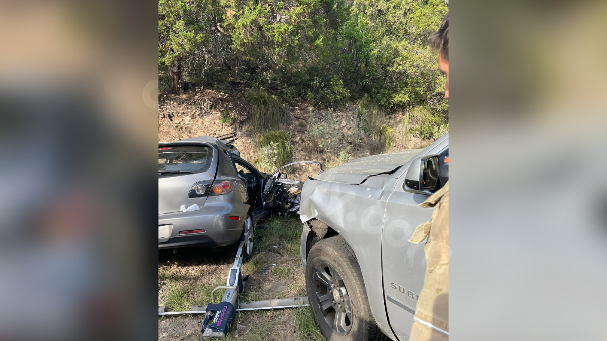 3 hospitalized after head-on crash between 2 vehicles on Mount Bonnell Road
