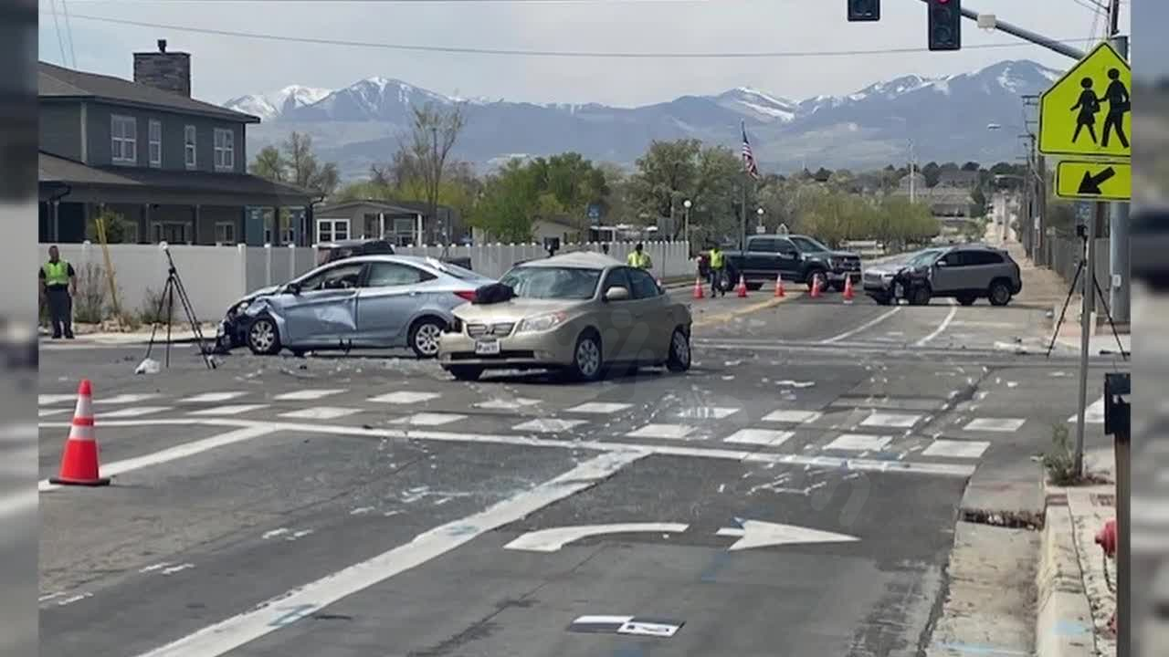 1 killed, multiple people hospitalized following Murray crash