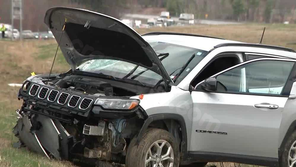1 seriously injured in crash on I-93 in Windham