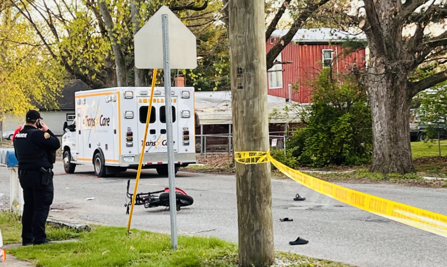 Bicycle accident injuries two people