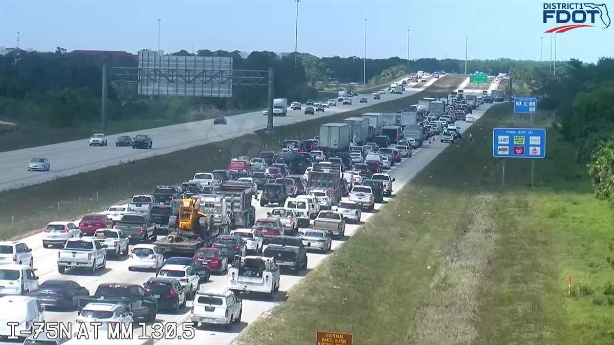 Deadly crash closes northbound I-75 near Daniels Pkwy in Lee County Friday