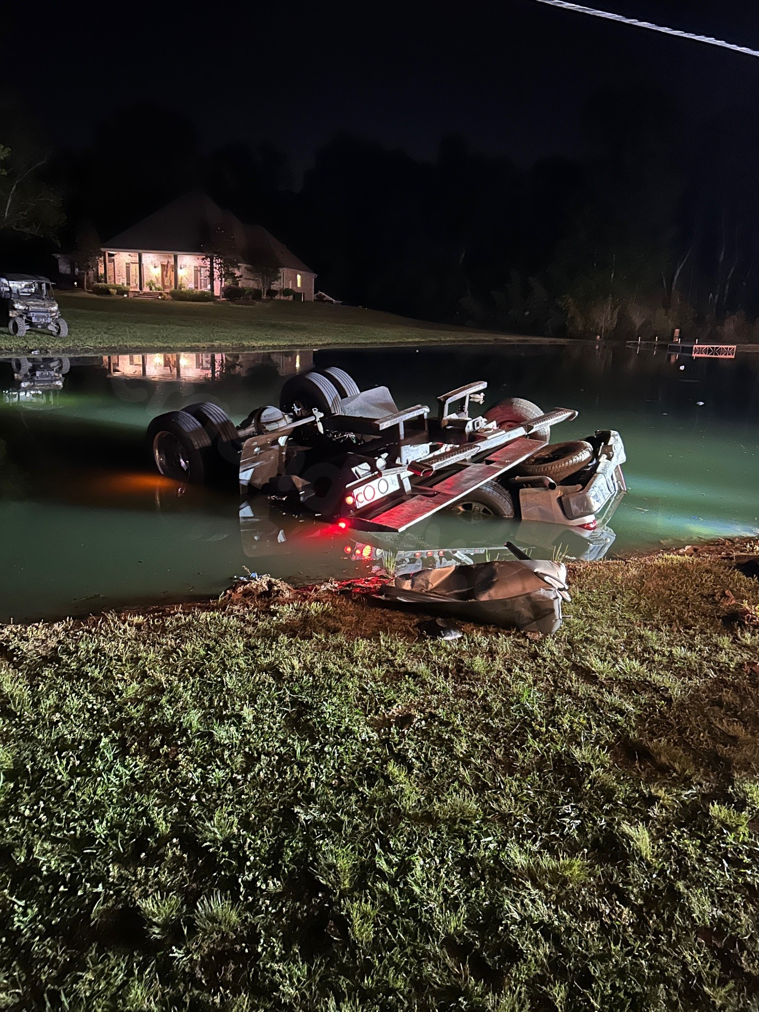 Driver dies in Rankin County crash, car submerged in pond