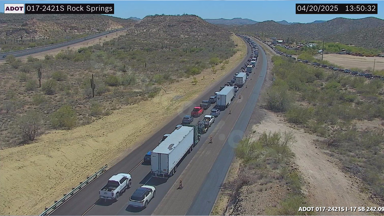 Fatal crash blocks Interstate 17 southbound on Easter Sunday