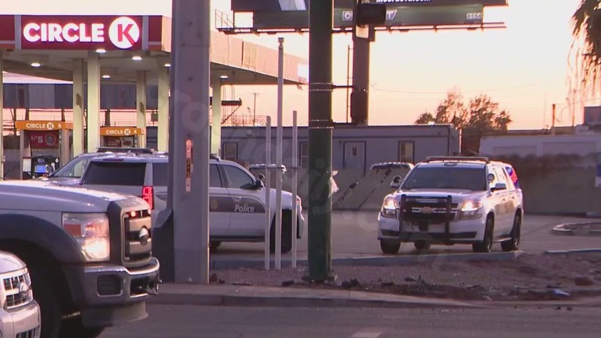 Teenager dies, 2 others in critical condition after car crash in south Phoenix