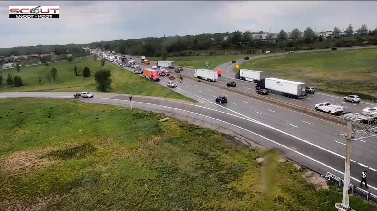 Portion of I-70 closed in Independence after multi-vehicle crash