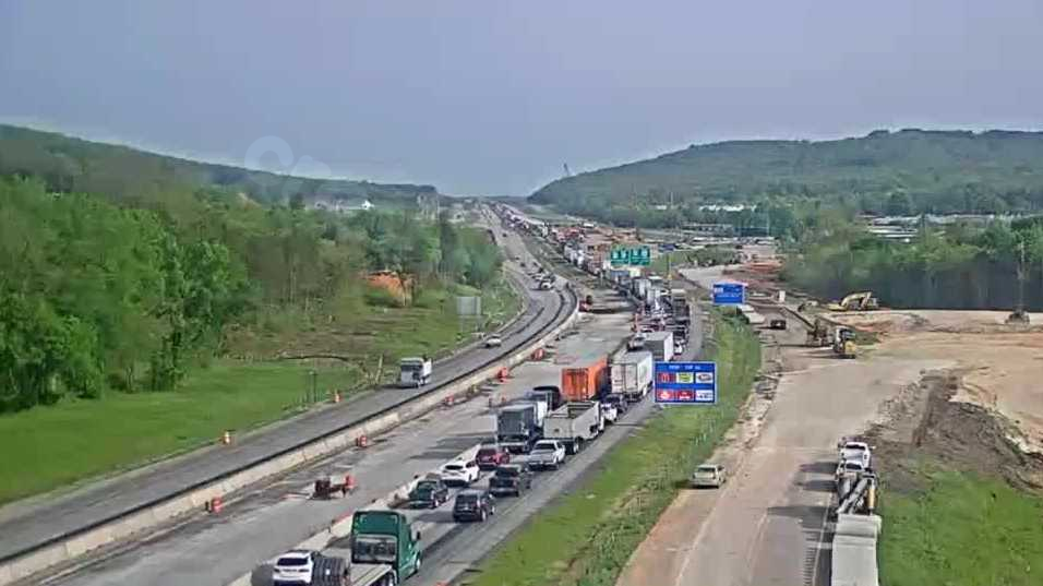 Interstate 49 crash closes all lanes of traffic