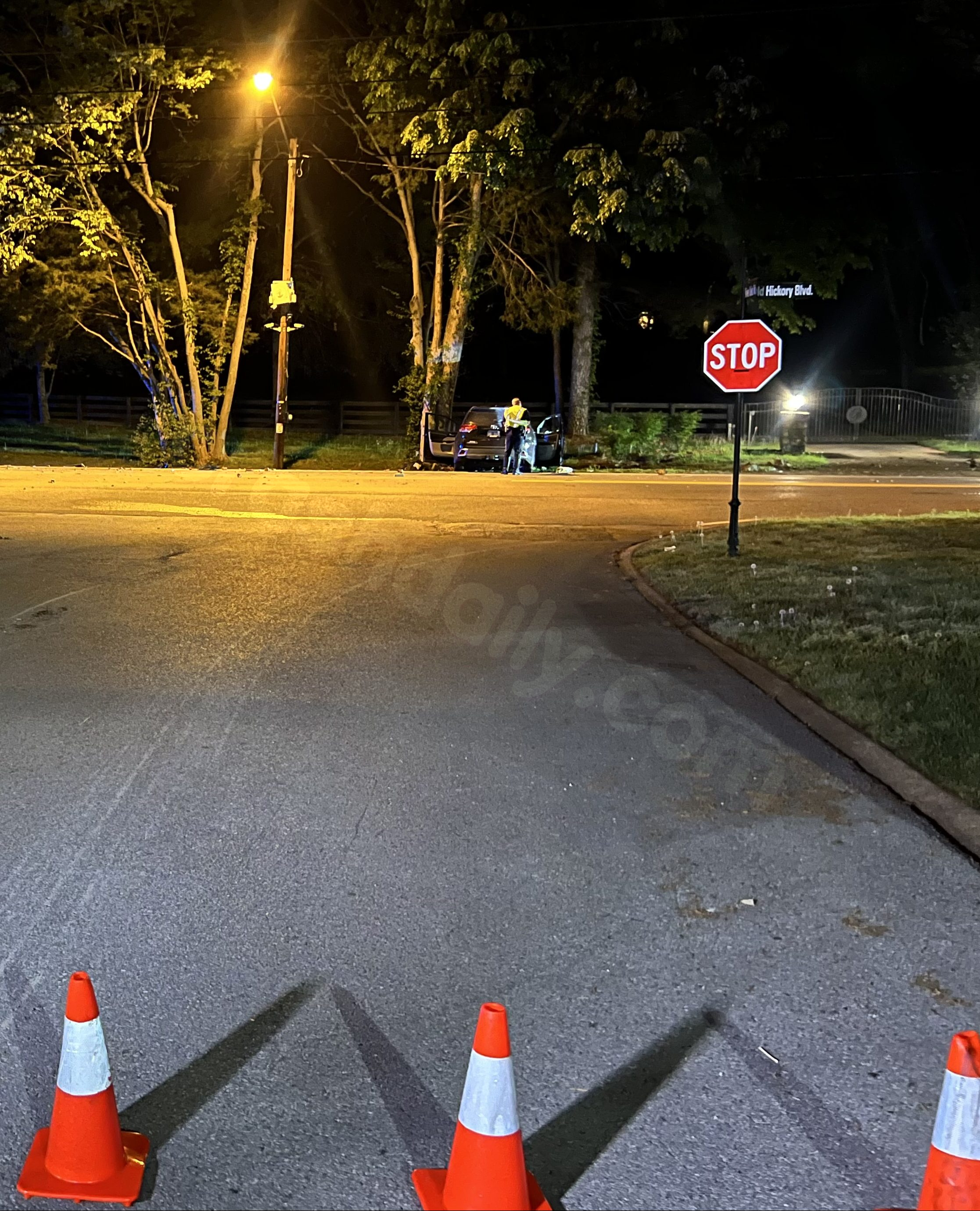 Woman dead after crash on Old Hickory Boulevard in Brentwood, police say