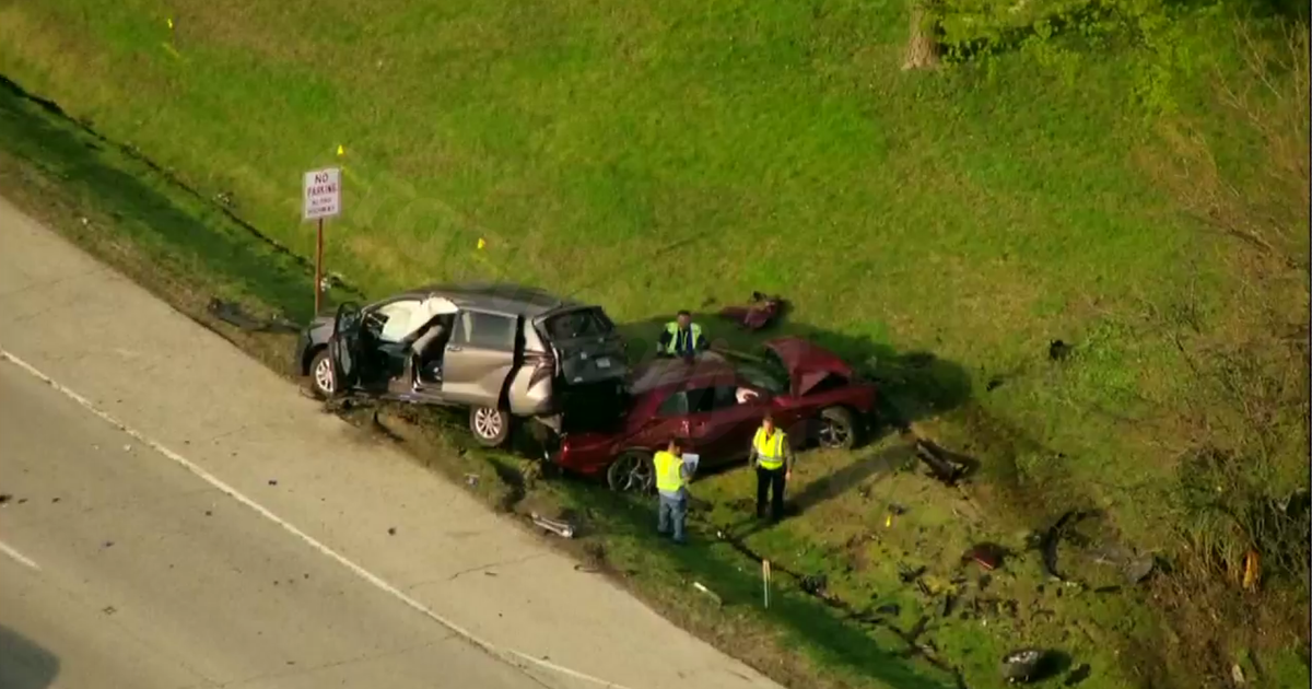 2 cars involved in dramatic crash in Country Club Hills, Illinois