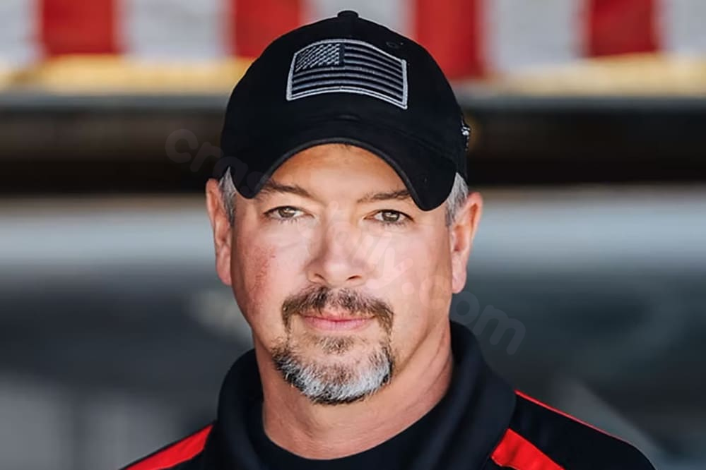 Famed stunt pilot Rob Holland dies in plane crash days before airshow