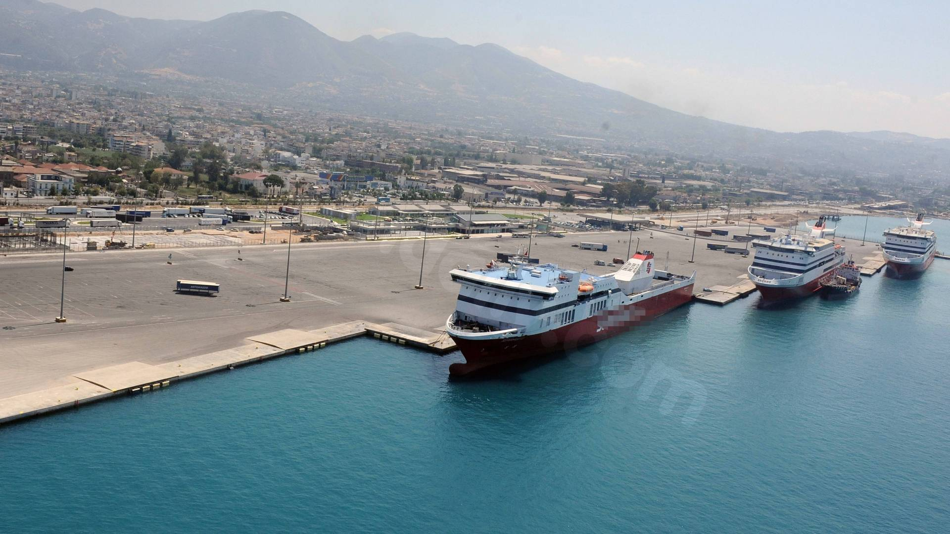 Four arrests following fatal accident at Patra port