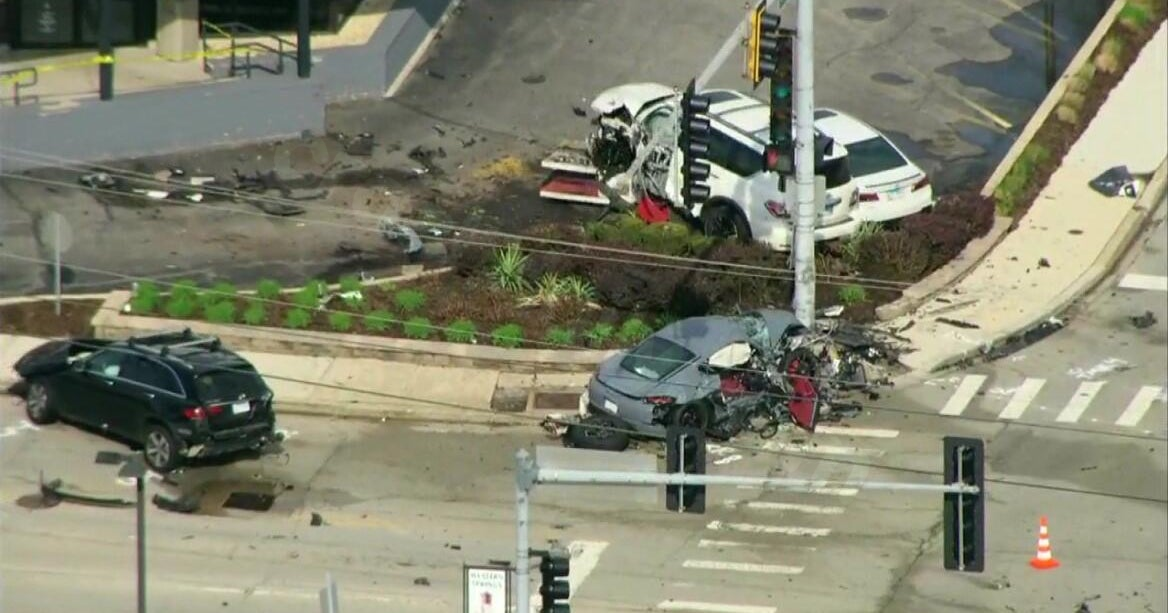 5 injured, 2 critically, in car crash in La Grange, Illinois
