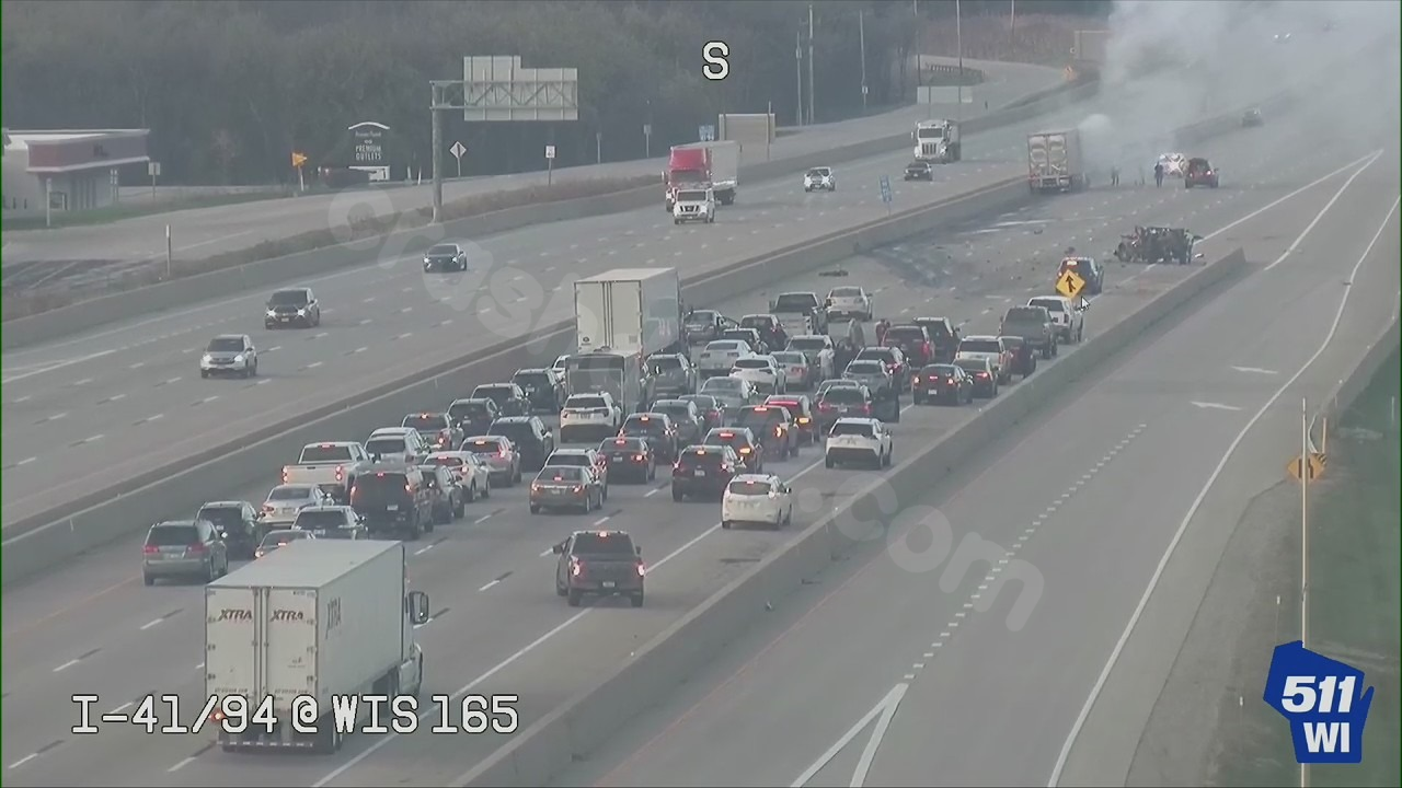 Accident on I-41/94 in Kenosha County, southbound lanes blocked