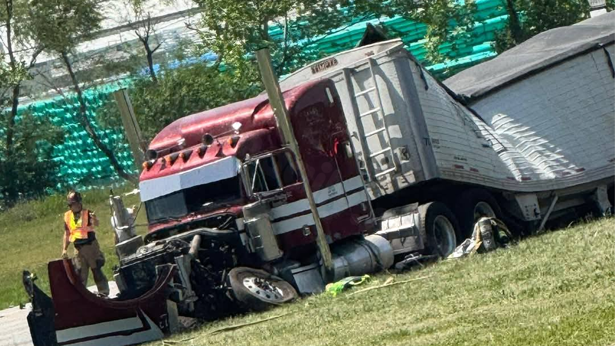 18-wheeler wreck kills one on Highway 412 in Siloam Springs