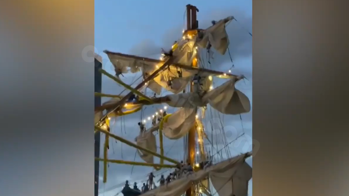 Crew on Mexican Navy tall ship seen clinging to rigging after collision with Brooklyn Bridge, video shows