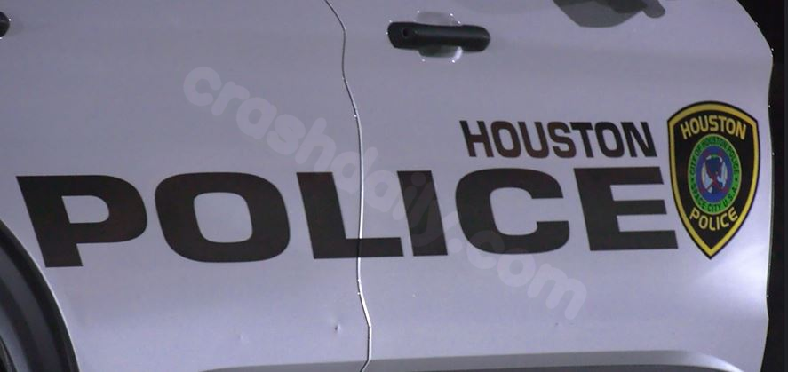 Houston hit-and-run crash on Westheimer: Pedestrian killed, tow truck sought