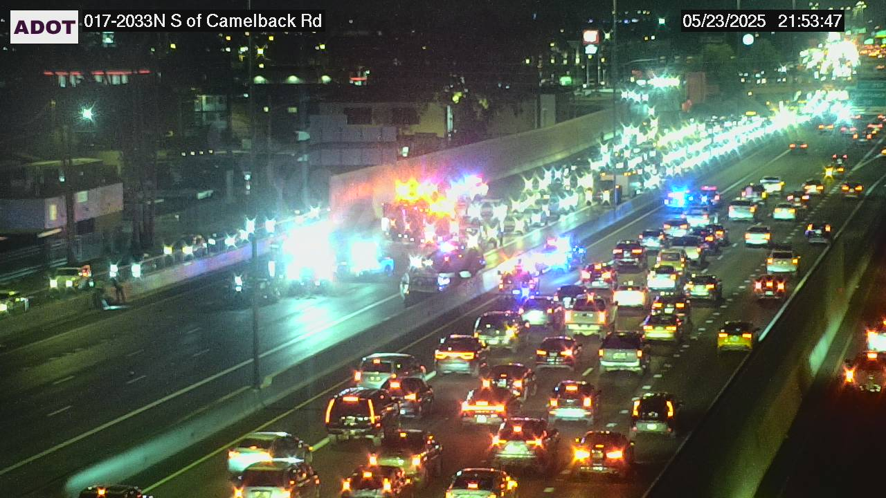 Crash shuts down Interstate 17 southbound near Camelback Road