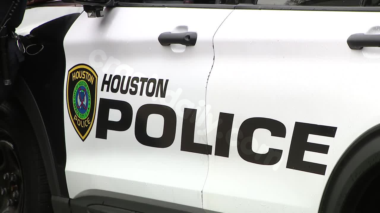 Deadly Houston train-pedestrian crash: Pedestrian killed on Melbourne Street