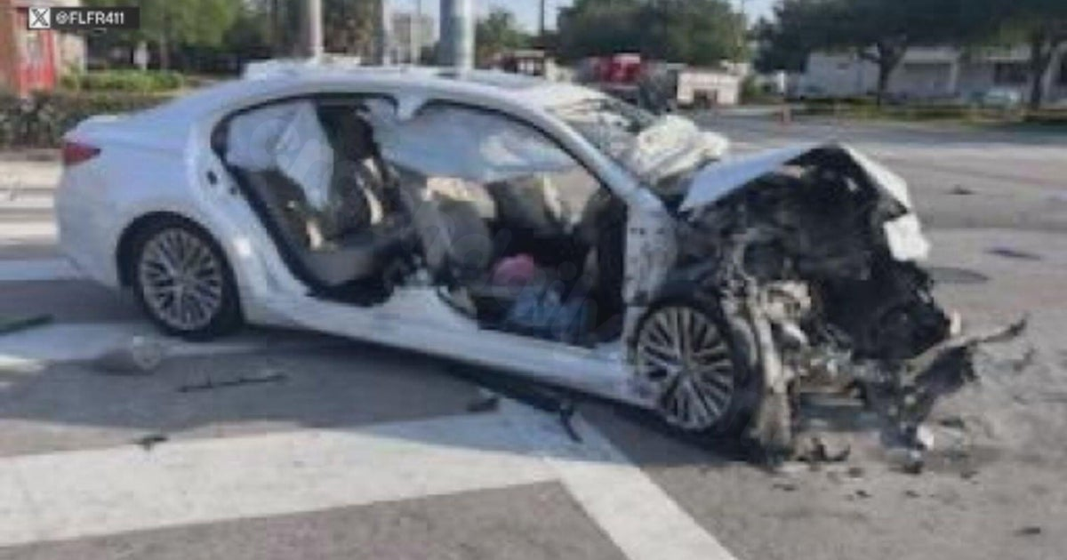 Serious injuries in multi-vehicle crash on West Broward Blvd, Fort Lauderdale Fire Rescue reports