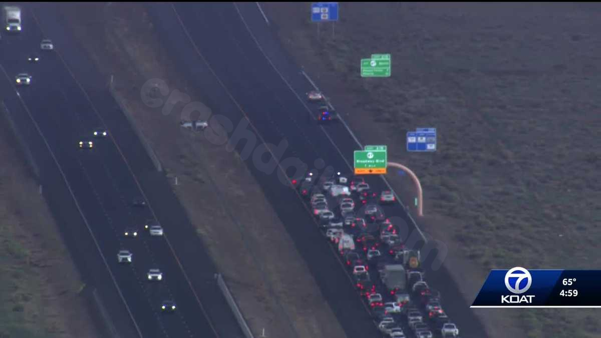 Southbound I-25 shut down following deadly accident near Albuquerque