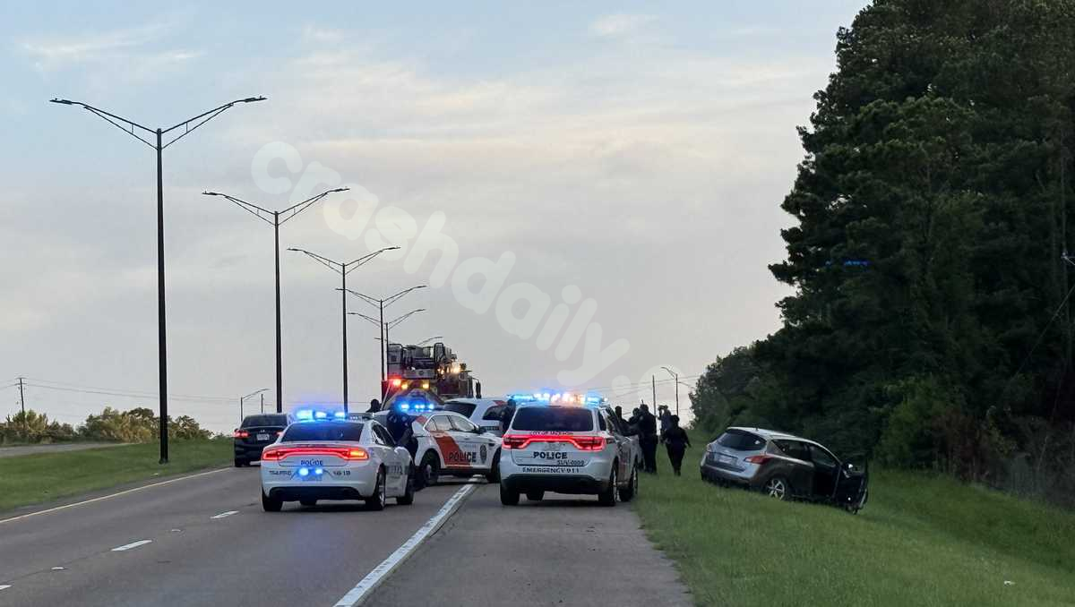 Suspect hospitalized after accident with officer